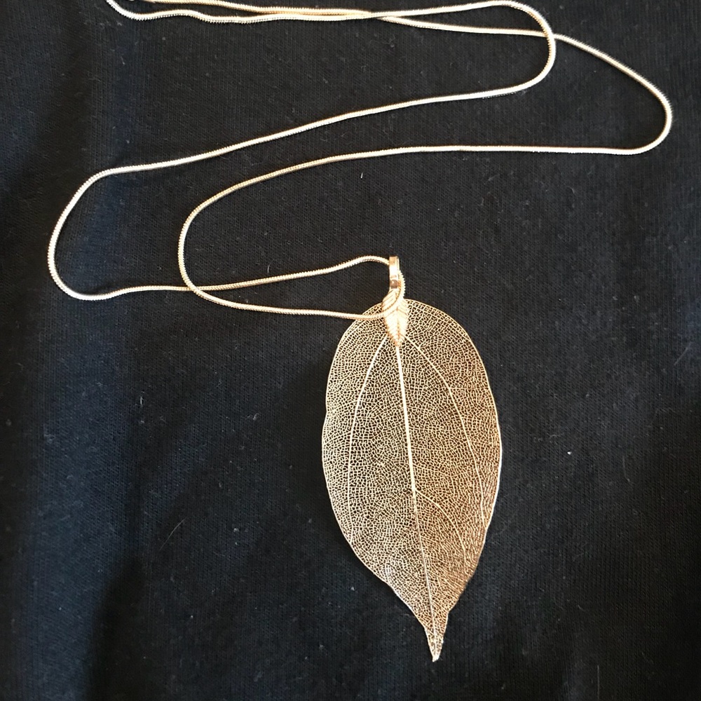 Leaf necklace So cute for Fall!